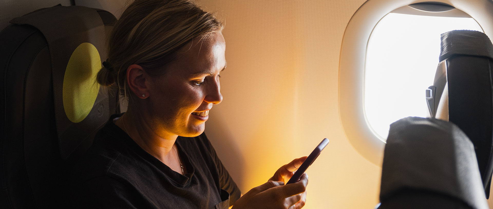 Airlines Enhance Passenger Experience with Free Inflight Connectivity